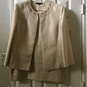 Beautiful gold pebble business suit
